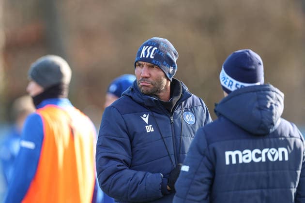 Strict look from Daniel Gordon Karlsruher SC, Co Trainer , Karlsruher SC Football, 2 Bundesliga, Training kick-off second half, 2025 2026, 03 01 2026, DFL REGULATIONS PROHIBIT ANY USE OF PHOTOGRAPHS AS IMAGE SEQUENCES AND OR QUASI VIDEO, Karlsruher SC Football, 2 Bundesliga, Training kick-off second half, 2025 2026, 03 01 2026 Karlsruhe Copyright: xEibner-Pressefoto JanxPrihodax EP_JPA