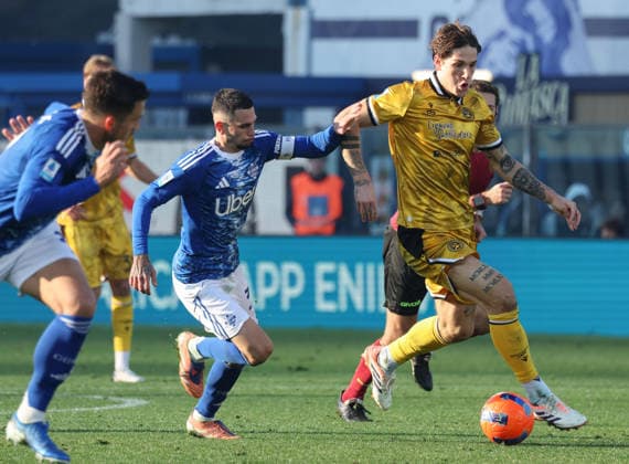 January 3, 2026, Como, ITALY: Udinese s forward NicolÃ² Zaniolo in action against Como 1907 s mildfielder Lucas Da Cunha during the Italian Serie A soccer match Como 1907 vs Udinese at Giuseppe Sinigaglia stadium in Como, Italy, 3 January 2026, Italy, ANSA ROBERTO BREGANI. Serie A; Como 1907-Udinese  - ZUMAa110 20260103_zaf_a110_016 Copyright: xRobertoxBreganix