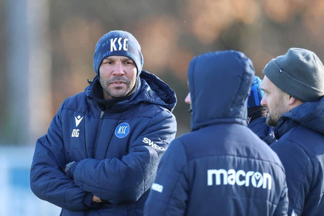 Daniel Gordon Karlsruher SC, Co Coach in exchange with Christian Eichner Karlsruher SC, Head Coach , Karlsruher SC Football, 2 Bundesliga, Training kick-off return round, 2025 2026, 03 01 2026, DFL REGULATIONS PROHIBIT ANY USE OF PHOTOGRAPHS AS IMAGE SEQUENCES AND OR QUASI VIDEO, Karlsruher SC Football, 2 Bundesliga, Training kick-off return round, 2025 2026, 03 01 2026 Karlsruhe Copyright: xEibner-Pressefoto JanxPrihodax EP_JPA
