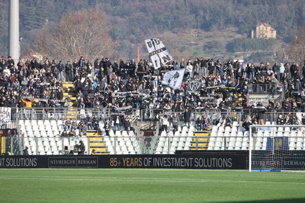 ComoÕs udinese supporters during the Serie A soccer match between Como and Udinese at the Giuseppe Sinigaglia stadium in Como, north Italy - January 3, 2026 - Soccer.  Copyright: xAntonioxSaiai LaPressex