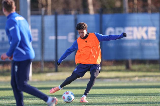 The first shot Louey Ben Farhat Karlsruher SC, 19 , Karlsruher SC Fussball, 2 Bundesliga, Trainingsauftakt Rueckrunde, 2025 2026, 03 01 2026, DFL REGULATIONS PROHIBIT ANY USE OF PHOTOGRAPHS AS IMAGE SEQUENCES AND OR QUASI VIDEO, Karlsruher SC Fussball, 2 Bundesliga, Trainingsauftakt Rueckrunde, 2025 2026, 03 01 2026 Karlsruhe Copyright: xEibner-Pressefoto JanxPrihodax EP_JPA
