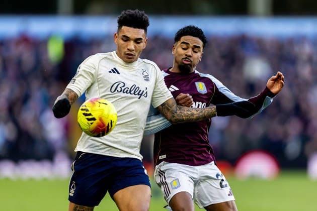 Aston Villa v Nottingham Forest, Premier League Nottingham Forest forward Igor Jesus (19) battles for possession with Aston Villa defender Ian Maatsen (22) during the Premier League match between Aston Villa and Nottingham Forest at Villa Park, Birmingham, UK on 3 January 2026. Birmingham Villa Park West Midlands UK Editorial use only DataCo restrictions apply See www.football-dataco.com , Copyright: xManjitxNarotrax PSI-23516-0038
