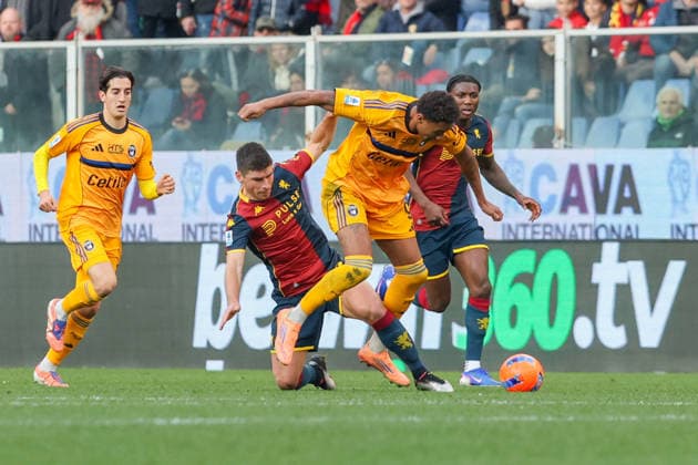 Genoa™s Ruslan Malinovskyi fights for the ball with Pisa™s Henrik Meister during the Serie A soccer match between Genoa and Pisa at the Luigi Ferraris Stadium in Genoa, Italy - Saturday, January 03, 2025. - Soccer .  Copyright: xTanoxPecoraro LaPressex