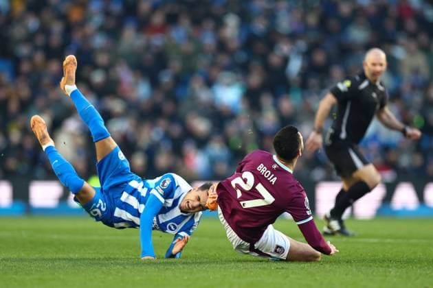 Armando Broja of Burnley fouled by Yasin Ayari of Brighton & Hove Albion Brighton and Hove Albion v Burnley, Premier League, Football, American Express Community Stadium, Brighton, UK - 03 Jan 2026Brighton American Express Community Stadi United Kingdom EDITORIAL USE ONLY No use with unauthorised audio, video, data, fixture lists, club league logos or live services. Online in-match use limited to 120 images, no video emulation. No use in betting, games or single club league player publications.  Copyright: xSimonxDael Shutterstockx 16220497n