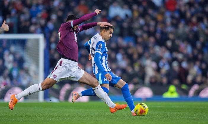 Brighton and Hove Albion v Burnley Premier League Yasin Ayari of Brighton and Hove Albion is tackled by Armando Broja of Burnley during the Premier League match at the American Express Stadium, Brighton and Hove 03 01 2026 UK Newspapers OUT Copyright: xGraemexWilcocksonx FIL-22742-0042