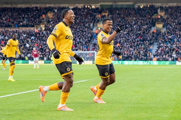 Wolverhampton Wanderers v West Ham United, Premier League Wolverhampton Wanderers midfielder Jhon Arias (10) scores a GOAL 1-0 and celebrates during the Wolverhampton Wanderers v West Ham United Premier League match at Molineux Stadium, Wolverhampton, England on 3 January 2026 Credit: Alex Young Every Second Media Editorial use only. All images are copyright Every Second Media Limited. No images may be reproduced without prior permission. All rights reserved. Premier League and Football League images are subject to licensing agreements with Football DataCo Limited. see https: www.football-dataco.com Copyright: xIMAGO EveryxSecondxMediax ESM-1733-0025 AlexxYoungx xEveryxSecondxMediax