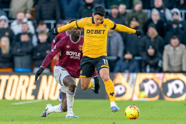 Wolverhampton Wanderers v West Ham United, Premier League Wolverhampton Wanderers forward Hwang Hee-Chan (11) and West Ham United midfielder Soungoutou Magassa (27) during the Wolverhampton Wanderers v West Ham United Premier League match at Molineux Stadium, Wolverhampton, England on 3 January 2026 Credit: Alex Young Every Second Media Editorial use only. All images are copyright Every Second Media Limited. No images may be reproduced without prior permission. All rights reserved. Premier League and Football League images are subject to licensing agreements with Football DataCo Limited. see https: www.football-dataco.com Copyright: xIMAGO EveryxSecondxMediax ESM-1733-0032 AlexxYoungx xEveryxSecondxMediax