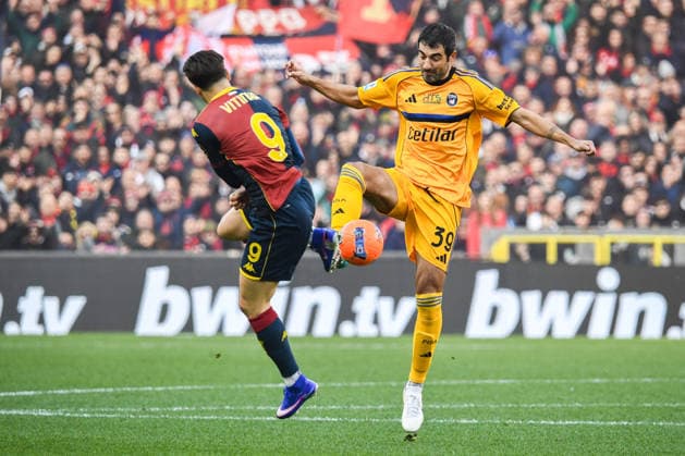 CALCIO - Serie A - Genoa CFC vs Pisa SC Raul Albiol (Pisa) thwarted by during Genoa CFC vs Pisa SC, Italian soccer Serie A match in Genoa, Italy, January 03 2026 Genoa Italy  Copyright: xIPAxSport ABACAx