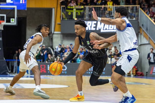 T J Madlock HAKRO Merlins Crailsheim, 22 Bernard Pelote III Tigers Tuebingen, 01 , Tyreese Blunt HAKRO Merlins Crailsheim, 00 GER, HAKRO Merlins Crailsheim vs Tigers Tuebingen, Basketball, BARMER 2 Bundesliga Bundesliga, Pro A, Season 2025 2026, 16 Matchday, 03 01 2026 GER, HAKRO Merlins Crailsheim vs Tigers Tuebingen, Basketball, BARMER 2 Bundesliga Bundesliga, Pro A, Season 2025 2026, 16 Matchday, 03 01 2026 Ilshofen Copyright: xEibner-Pressefoto ArdanxFuessmanx EP_AFN