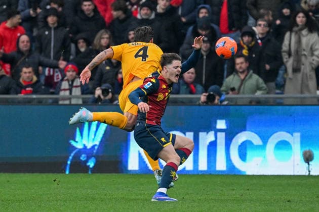 Genoa™s Vitinha fights for the ball with Pisa™s Antonio Caracciolo during the Serie A soccer match between Genoa and Pisa at the Luigi Ferraris Stadium in Genoa, Italy - Saturday, January 03, 2025. - Soccer .  Copyright: xTanoxPecoraro LaPressex