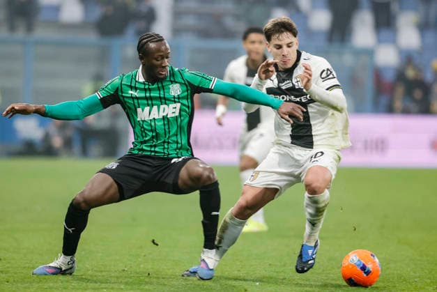 January 3, 2026, Reggio Emilia, ITALY: Sassuolo s Ismael Kone and Parma™s Adrian Bernabe (R) in action during the Italian Serie A soccer match US Sassuolo vs Parma Calcio at Mapei Stadium in Reggio Emilia, Italy, 3 January 2026. ANSA ELISABETTA BARACCHI. Soccer: Serie A ; Sassuolo - Parma  - ZUMAa110 20260103_zaf_a110_031 Copyright: xElisabettaxBaracchix