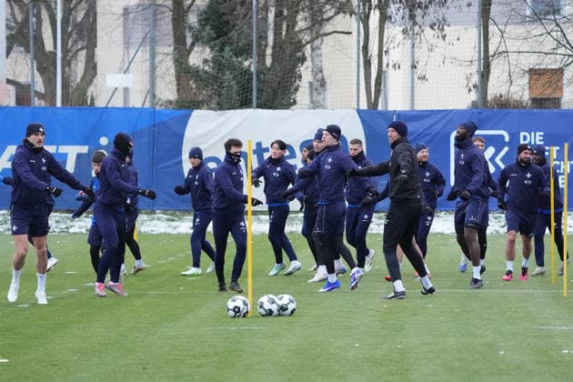 Team warming up 03 01 2026 2 Bundesliga, season 25 26 SV Darmstadt 98 training kick-off, Stadion am Boellenfalltor, emonline, emspor,