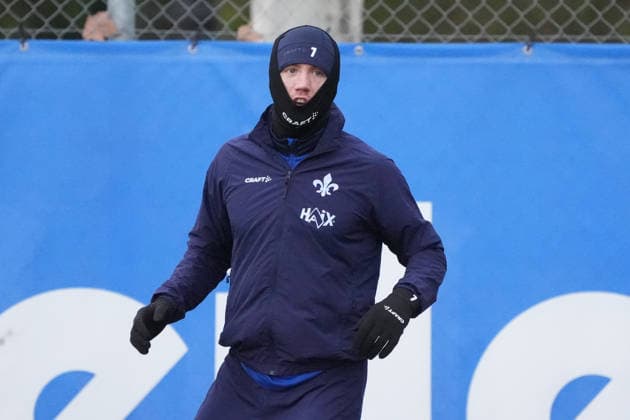 Isac Lidberg SV Darmstadt 98 is cold 03 01 2026 2 Bundesliga, season 25 26 SV Darmstadt 98 training kick-off, Stadion am Boellenfalltor, emonline, emspor,