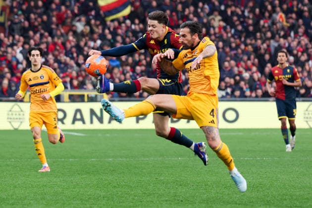 Serie A, Day 18, Stadio Ferraris, Genova, Genoa - Pisa, in the photo: Vitinha and Caracciolo  Copyright: xGabrielexSiri IPAxSportx xipa-agency.netx xx IPA_69646084 IPA_Agency_IPA69646084