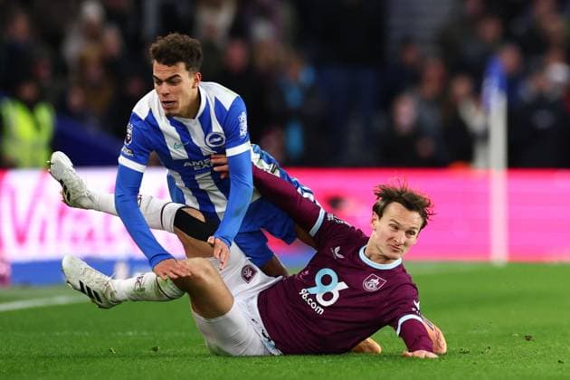 Yasin Ayari of Brighton & Hove Albion tackled by Hjalmar Ekdal of Burnley Brighton and Hove Albion v Burnley, Premier League, Football, American Express Community Stadium, Brighton, UK - 03 Jan 2026Brighton American Express Community Stadi United Kingdom EDITORIAL USE ONLY No use with unauthorised audio, video, data, fixture lists, club league logos or live services. Online in-match use limited to 120 images, no video emulation. No use in betting, games or single club league player publications.  Copyright: xSimonxDael Shutterstockx 16220497ag