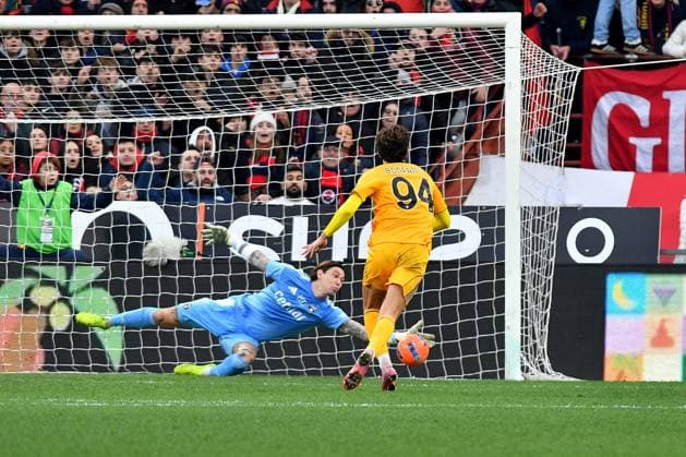 Adrian Semper (Pisa) saves during Genoa CFC vs Pisa SC, Italian soccer Serie A match in Genoa, Italy, January 03 2026  Copyright: xGabrielexMasotti IPAxSportx xipa-agency.netx xx IPA_69646373 IPA_Agency_IPA69646373