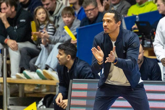 David McCray HAKRO Merlins Crailsheim, Head Coach celebrates his team GER, HAKRO Merlins Crailsheim vs Tigers Tuebingen, Basketball, BARMER 2 Bundesliga Bundesliga, Pro A, Season 2025 2026, 16 Matchday, 03 01 2026 GER, HAKRO Merlins Crailsheim vs Tigers Tuebingen, Basketball, BARMER 2 Bundesliga Bundesliga, Pro A, Season 2025 2026, 16 Matchday, 03 01 2026 Ilshofen Copyright: xEibner-Pressefoto ArdanxFuessmanx EP_AFN