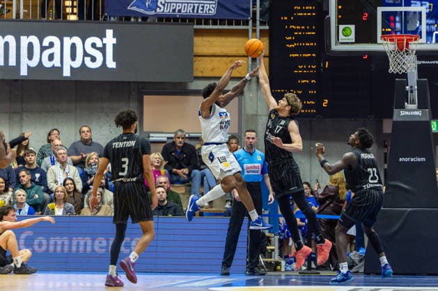 Block by Lukas Milner Tigers Tuebingen, 17 Anthony Gaines HAKRO Merlins Crailsheim, 09 Melkisedek Moreaux Tigers Tuebingen, 23 Miles Tention Tigers Tuebingen, 03 GER, HAKRO Merlins Crailsheim vs Tigers Tuebingen, Basketball, BARMER 2 Bundesliga Bundesliga, Pro A, Season 2025 2026, 16 Matchday, 03 01 2026 GER, HAKRO Merlins Crailsheim vs Tigers Tuebingen, Basketball, BARMER 2 Bundesliga Bundesliga, Pro A, Season 2025 2026, 16 Matchday, 03 01 2026 Ilshofen Copyright: xEibner-Pressefoto ArdanxFuessmanx EP_AFN