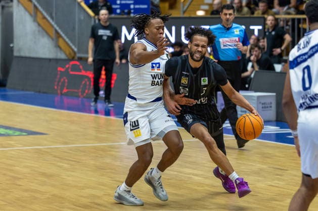 Miles Tention Tigers Tuebingen, 03 T J Madlock HAKRO Merlins Crailsheim, 22 GER, HAKRO Merlins Crailsheim vs Tigers Tuebingen, Basketball, BARMER 2 Bundesliga Bundesliga, Pro A, Season 2025 2026, 16 Matchday, 03 01 2026 GER, HAKRO Merlins Crailsheim vs Tigers Tuebingen, Basketball, BARMER 2 Bundesliga Bundesliga, Pro A, Season 2025 2026, 16 Matchday, 03 01 2026 Ilshofen Copyright: xEibner-Pressefoto ArdanxFuessmanx EP_AFN