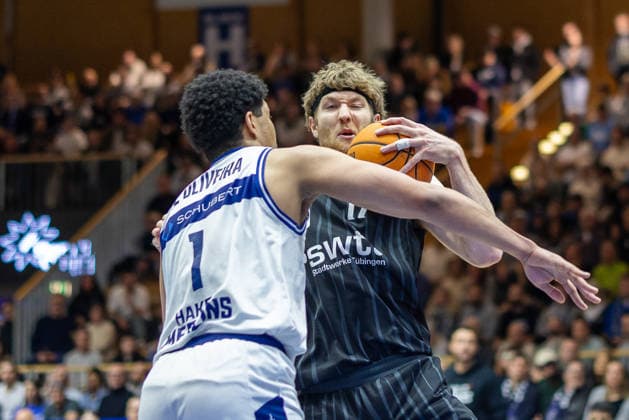 duel Lukas Milner Tigers Tuebingen, 17 Jose Gabriel de Oliveira Neto HAKRO Merlins Crailsheim, 01 GER, HAKRO Merlins Crailsheim vs Tigers Tuebingen, Basketball, BARMER 2 Bundesliga Bundesliga, Pro A, Season 2025 2026, 16 Matchday, 03 01 2026 GER, HAKRO Merlins Crailsheim vs Tigers Tuebingen, Basketball, BARMER 2 Bundesliga Bundesliga, Pro A, Season 2025 2026, 16 Matchday, 03 01 2026 Ilshofen Copyright: xEibner-Pressefoto ArdanxFuessmanx EP_AFN
