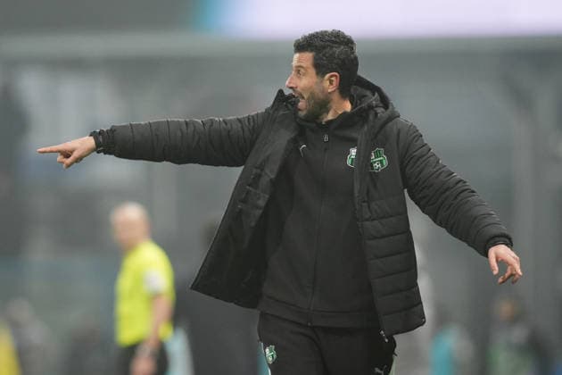 SassuoloÕs head coach Fabio Grosso shouts instructions to his players during the Serie A soccer match between Sassuolo and Parma at the Mapei Stadium Cittˆ del Tricolore in Reggio Emilia, north Italy - Saturday, January 3, 2026 - - Soccer -  Copyright: xMassimoxPaolone LaPressex