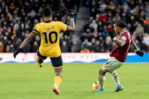 Wolverhampton Wanderers v West Ham United, Premier League West Ham United midfielder Crysencio Summerville (7) attempts to cross the ball during the Wolverhampton Wanderers v West Ham United Premier League match at Molineux Stadium, Wolverhampton, England on 3 January 2026 Credit: Alex Young Every Second Media Editorial use only. All images are copyright Every Second Media Limited. No images may be reproduced without prior permission. All rights reserved. Premier League and Football League images are subject to licensing agreements with Football DataCo Limited. see https: www.football-dataco.com Copyright: xIMAGO EveryxSecondxMediax ESM-1733-0073 AlexxYoungx xEveryxSecondxMediax
