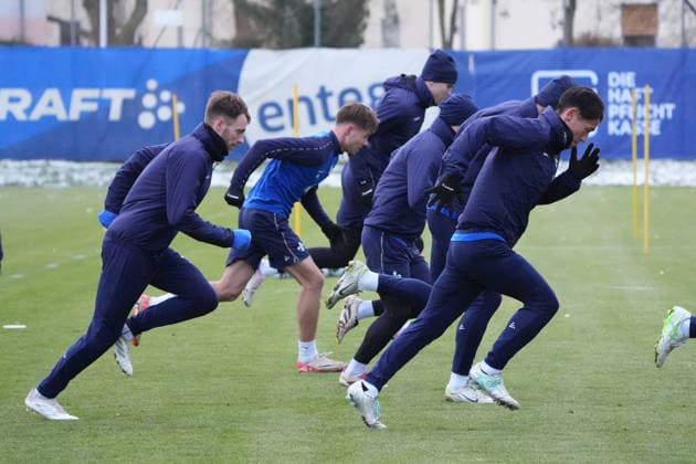 Team warming up 03 01 2026 2 Bundesliga, season 25 26 SV Darmstadt 98 training kick-off, Stadion am Boellenfalltor, emonline, emspor,