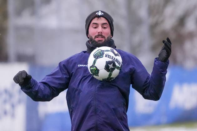 Marco Richter SV Darmstadt 98 takes the ball 03 01 2026 2 Bundesliga, Season 25 26 SV Darmstadt 98 training kick-off, Stadion am Boellenfalltor, emonline, emspor,