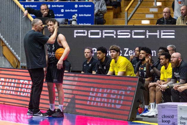 Henrik Sonko Tigers Tuebingen, Head Coach with Kaya Bayram Tigers Tuebingen, 05 , behind the bench GER, HAKRO Merlins Crailsheim vs Tigers Tuebingen, Basketball, BARMER 2 Bundesliga Bundesliga, Pro A, Season 2025 2026, 16 Matchday, 03 01 2026 GER, HAKRO Merlins Crailsheim vs Tigers Tuebingen, Basketball, BARMER 2 Bundesliga Bundesliga, Pro A, Season 2025 2026, 16 Matchday, 03 01 2026 Ilshofen Copyright: xEibner-Pressefoto ArdanxFuessmanx EP_AFN