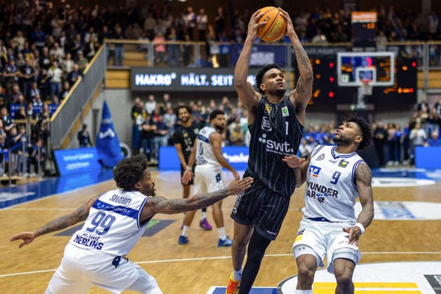 Bernard Pelote III Tigers Tuebingen, 01 , Vincent Shahid HAKRO Merlins Crailsheim, 99 Anthony Gaines HAKRO Merlins Crailsheim, 09 GER, HAKRO Merlins Crailsheim vs Tigers Tuebingen, Basketball, BARMER 2 Bundesliga Bundesliga, Pro A, Season 2025 2026, 16 Matchday, 03 01 2026 GER, HAKRO Merlins Crailsheim vs Tigers Tuebingen, Basketball, BARMER 2 Bundesliga Bundesliga, Pro A, Season 2025 2026, 16 Matchday, 03 01 2026 Ilshofen Copyright: xEibner-Pressefoto ArdanxFuessmanx EP_AFN