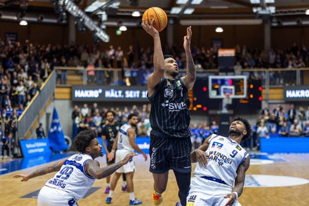 Bernard Pelote III Tigers Tuebingen, 01 , Vincent Shahid HAKRO Merlins Crailsheim, 99 Anthony Gaines HAKRO Merlins Crailsheim, 09 GER, HAKRO Merlins Crailsheim vs Tigers Tuebingen, Basketball, BARMER 2 Bundesliga Bundesliga, Pro A, Season 2025 2026, 16 Matchday, 03 01 2026 GER, HAKRO Merlins Crailsheim vs Tigers Tuebingen, Basketball, BARMER 2 Bundesliga Bundesliga, Pro A, Season 2025 2026, 16 Matchday, 03 01 2026 Ilshofen Copyright: xEibner-Pressefoto ArdanxFuessmanx EP_AFN