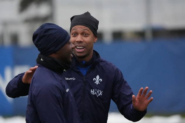 Merveille Papela SV Darmstadt 98 and Jean Paul Boetius SV Darmstadt 98 have fun together 03 01 2026 2 Bundesliga, season 25 26 SV Darmstadt 98 training kick-off, Stadion am Boellenfalltor, emonline, emspor,