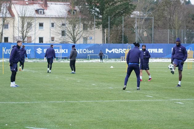 Lilies warm up 03 01 2026 2 Bundesliga, season 25 26 SV Darmstadt 98 training kick-off, Stadion am Boellenfalltor, emonline, emspor,
