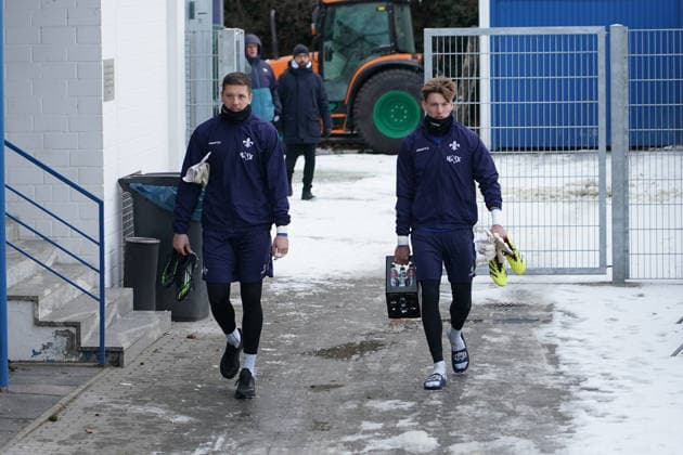 Goalkeeper Marcel Schuhen SV Darmstadt 98 and goalkeeper Benedikt Börner SV Darmstadt 98 arrive for training 03 01 2026 2 Bundesliga, Season 25 26 SV Darmstadt 98 training kick-off, Stadion am Boellenfalltor, emonline, emspor,