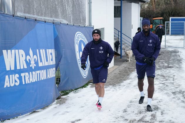 Patric Pfeiffer SV Darmstadt 98 and Marco Richter SV Darmstadt 98 arrive for training 03 01 2026 2 Bundesliga, Season 25 26 SV Darmstadt 98 training kick-off, Stadion am Boellenfalltor, emonline, emspor,