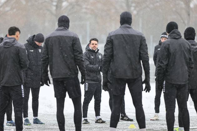 03 01 2026, Football, Men, Training kick-off of FC Schweinfurt 05 for the second half of the third league season 2025 2026 Coach Victor Kleinhenz FC Schweinfurt 05 with announcement in the team circle Schweinfurt artificial turf pitch of the Sachs Stadio Bayern Unterfranken Germany