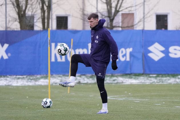 Bartosz Bialek SV Darmstadt 98 03 01 2026 2 Bundesliga, season 25 26 SV Darmstadt 98 training kick-off, Stadion am Boellenfalltor, emonline, emspor,
