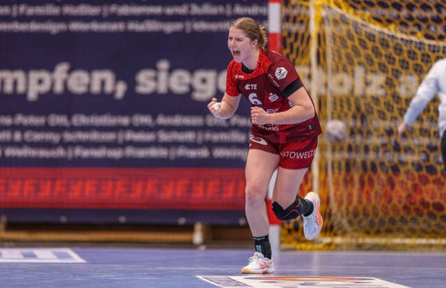 GER, Bensheim, HSG Bensheim Auerbach Flames vs Thüringer HC, Alsco Handball Bundesliga Frauen, Handball, DHB, Spielzeit 2025 2026, Weststadthalle Bensheim, 10 Spieltag im Bild Nina Engel HSG Bensheim Auerbach Flames Frauen 6 , Tor und Jubel, Emotionen DFB DFL REGULATIONS PROHIBIT ANY USE OF PHOTOGRAPHS AS IMAGE SEQUENCES AND OR QUASI VIDEO, 03 01 2025 Copyright: HMBxMedia HendrikxHamelau