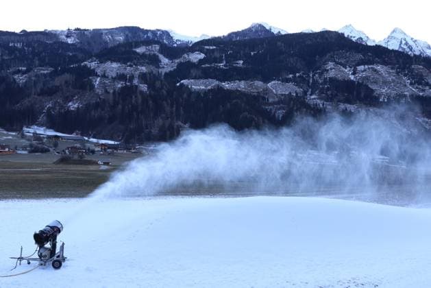 Milano Cortina 2026 Winter Olympic Games, Olympische Spiele, Olympia, OS - Ski jumping, Skispringen, Ski, nordisch Hill Pierre Teyssot MAXPPP ; Milano Cortina 2026 Winter Olympic Games - Ski Jumping Hill. Predazzo, Italy on January 3, 2026. Preparation of the ski jumping hill and production of snow with snow guns a month ahead of the next Winter Olympic Games. Snow gun for production of artificial snow Pierre Teyssot Maxppp Predazzo Trentino South Tyrol Italy  Copyright: xMAXPPPxPierrexTeyssotx PT7_2758 PT7_2758