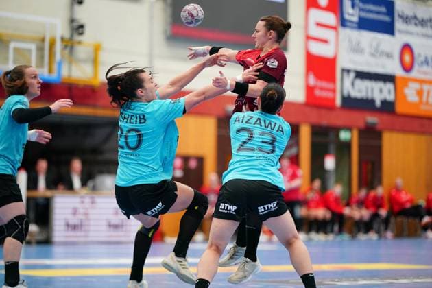 Scene with Mareike Thomaier 2 HSG Bensheim Auerbach and Luca Farago 19 Thüringer HC Mareike Thomaier 2 HSG Bensheim Auerbach and Luca Farago 19 Thüringer HC in action Copyright: xspeedshotx