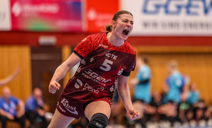 GER, Bensheim, HSG Bensheim Auerbach Flames vs Thüringer HC, Alsco Handball Bundesliga Frauen, Handball, DHB, Spielzeit 2025 2026, Weststadthalle Bensheim, 10 Spieltag im Bild Tor und Jubel, Isabell Hurst HSG Bensheim Auerbach Flames Frauen 5 , Emotionen DFB DFL REGULATIONS PROHIBIT ANY USE OF PHOTOGRAPHS AS IMAGE SEQUENCES AND OR QUASI VIDEO, 03 01 2025 Copyright: HMBxMedia HendrikxHamelau