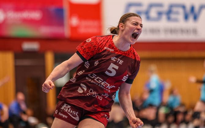 GER, Bensheim, HSG Bensheim Auerbach Flames vs Thüringer HC, Alsco Handball Bundesliga Frauen, Handball, DHB, Spielzeit 2025 2026, Weststadthalle Bensheim, 10 Spieltag im Bild Tor und Jubel, Isabell Hurst HSG Bensheim Auerbach Flames Frauen 5 , Emotionen DFB DFL REGULATIONS PROHIBIT ANY USE OF PHOTOGRAPHS AS IMAGE SEQUENCES AND OR QUASI VIDEO, 03 01 2025 Copyright: HMBxMedia HendrikxHamelau