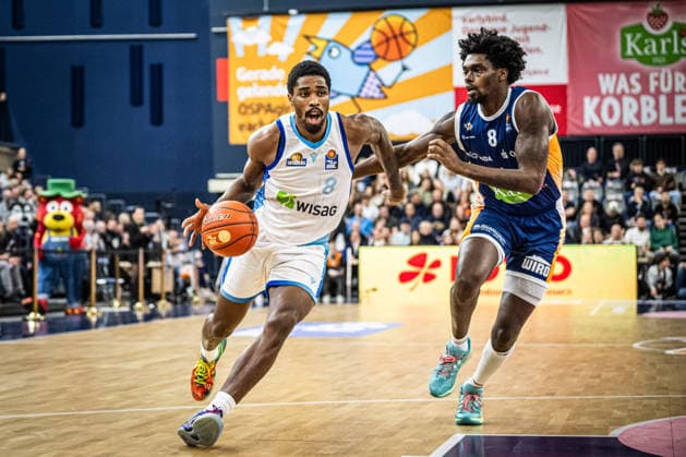 Rostock, Germany 03 January 2026 1 BBL 2025 2026 Rostock Seawolves vs Skyliners Frankfurt In the picture from left in the duel William Christmas Frankfurt Skyliners and Kassim Nicholson ROSTOCK SEAWOLVES Copyright: xFotostandx xVoelkerx