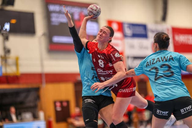 GER, Bensheim, HSG Bensheim Auerbach Flames vs Thüringer HC, Alsco Handball Bundesliga Frauen, Handball, DHB, Spielzeit 2025 2026, Weststadthalle Bensheim, 10 Spieltag im Bild Lena Degenhardt HSG Bensheim Auerbach Flames Frauen 8 , Tor und Wurf DFB DFL REGULATIONS PROHIBIT ANY USE OF PHOTOGRAPHS AS IMAGE SEQUENCES AND OR QUASI VIDEO, 03 01 2025 Copyright: HMBxMedia HendrikxHamelau