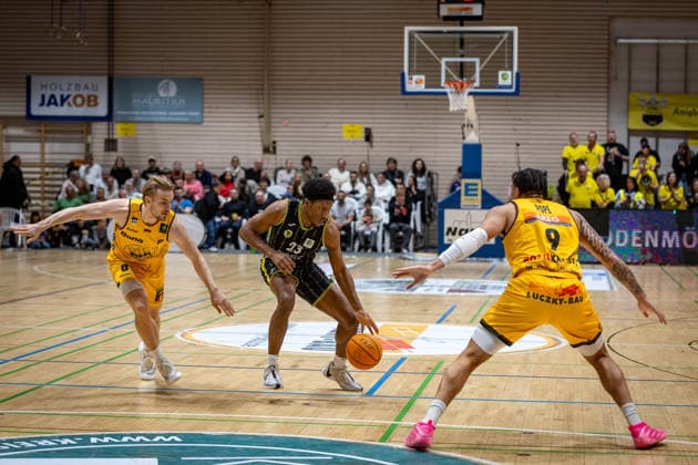 Lucas Mayer Bozic Estriche Knights Kirchheim, 08 KeVaughn Allen BBC Bayreuth, 23 Tylan James Pope Bozic Estriche Knights Kirchheim, 09 GER, Bozic Estriche Knights Kirchheim vs BBC Bayreuth, BARMER 2 Basketball Bundesliga, 16 Matchday, Season 2025 2026, 03 01 2026 GER, Bozic Estriche Knights Kirchheim vs BBC Bayreuth, BARMER 2 Basketball Bundesliga, 16 Matchday, Season 2025 2026, 03 01 2026 Kirchheim an der Teck Copyright: xEibner-Pressefoto NinaxSanderx EP_NSR