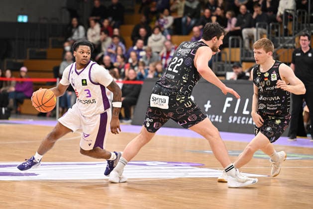 BG Göttingen Uni Baskets Münster Jordan Sears 3, GOT , Cosmo Grühn 22, MS and Oliver Pahnke 17, MS in the BARMER 2 Basketball Bundesliga ProA match between BG Göttingen and Uni Baskets Münster at Sparkassen Arena on 03 01 2026 in Göttingen, Germany Göttingen Lower Saxony Germany