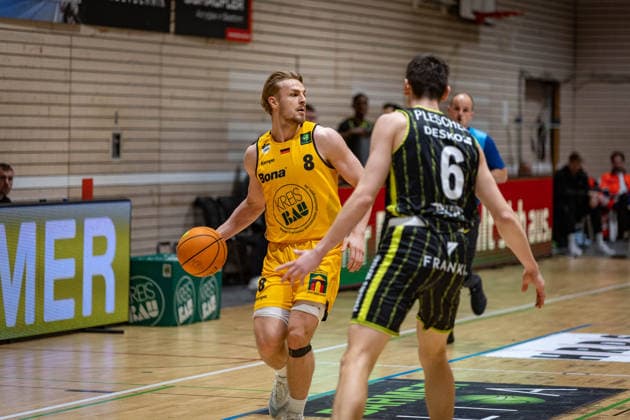 Lucas Mayer Bozic Estriche Knights Kirchheim, 08 Moritz Plescher BBC Bayreuth, 06 GER, Bozic Estriche Knights Kirchheim vs BBC Bayreuth, BARMER 2 Basketball Bundesliga, 16 Matchday, Season 2025 2026, 03 01 2026 GER, Bozic Estriche Knights Kirchheim vs BBC Bayreuth, BARMER 2 Basketball Bundesliga, 16 Matchday, Season 2025 2026, 03 01 2026 Kirchheim an der Teck Copyright: xEibner-Pressefoto NinaxSanderx EP_NSR