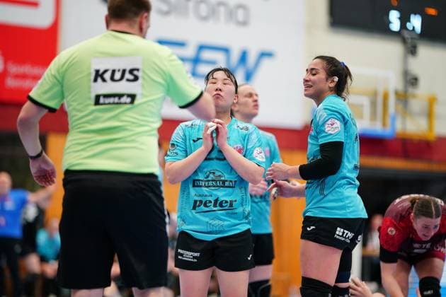 Scene with Giulia Guarieiro 13 Thüringer HC , Natsuki Aizawa 23 Thüringer HC and Isabell Hurst 5 HSG Bensheim Auerbach Scene with Giulia Guarieiro 13 Thüringer HC , Natsuki Aizawa 23 Thüringer HC and Isabell Hurst 5 HSG Bensheim Auerbach Copyright: xspeedshotx