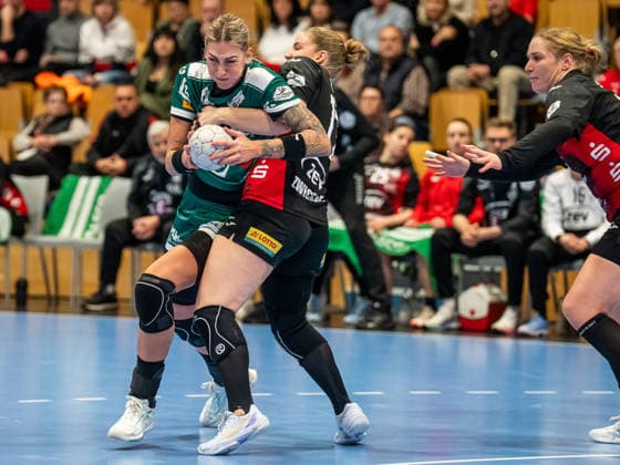 Luisa Schulze Frisch Auf Women, 33 in duel with Charlotte Kaehr BSV Sachsen Zwickau, 17 , BSV Sachsen Zwickau vs Frisch Auf Goeppingen, Handball, 1 Bundesliga, Season 2025 2026, 03 01 2026 BSV Sachsen Zwickau vs Frisch Auf Goeppingen, Handball, 1 Bundesliga, Season 2025 2026, 03 01 2026 Zwickau Copyright: xMichaelxSchmidt Eibner-Pressefotx EP_MST