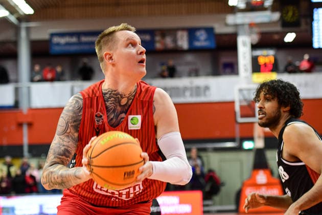 Robin Benzing, Alieu Ceesay 2 Bundesliga Pro A, Matchday 16, 46ers, Basketball, Basketball season 2025 2026, BBL, Germany, Gießen 46ers SBB Baskets Wolmirstedt, Gießen in red, Men, SBB Baskets black